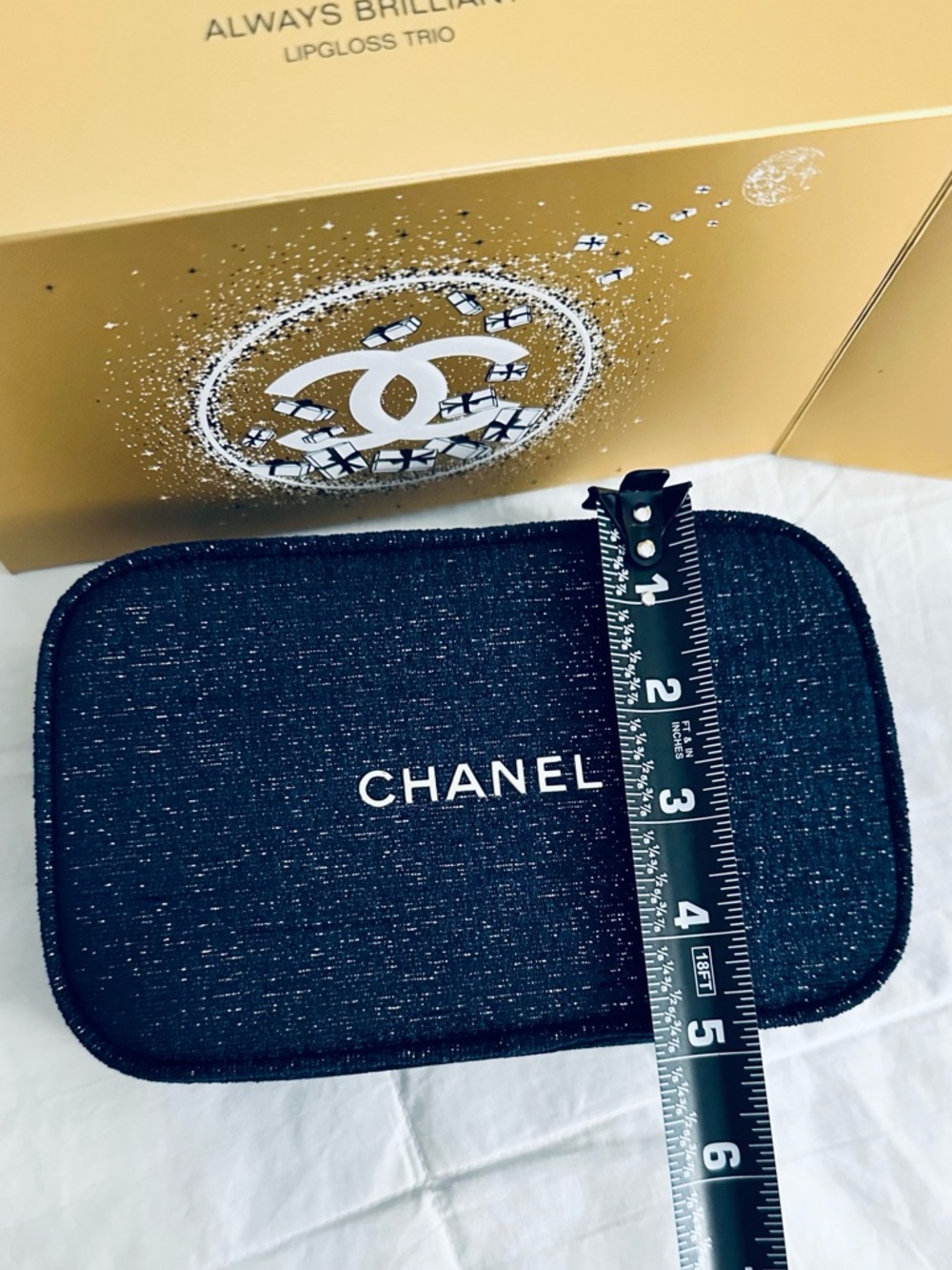 CHANEL Blue Tweed Cosmetic Bag with Gold Logo - Picture 9 of 10